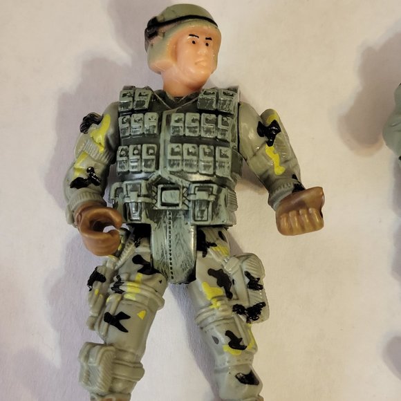 U.S. Army Desert Forces Playset Toy Action Figures Weapons and Vehicles - Picture 8 of 16